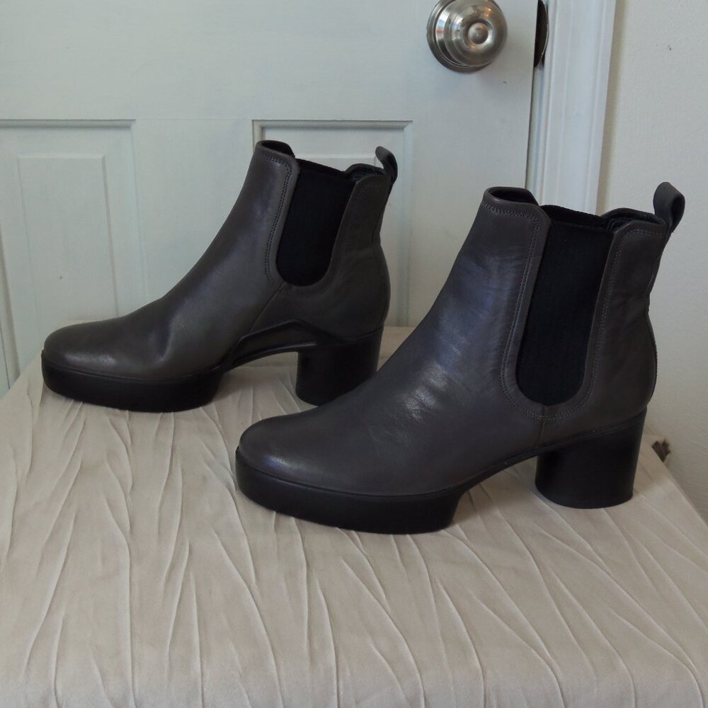 New Ecco Sculpted Ankle Boot Gray Leather sz 39